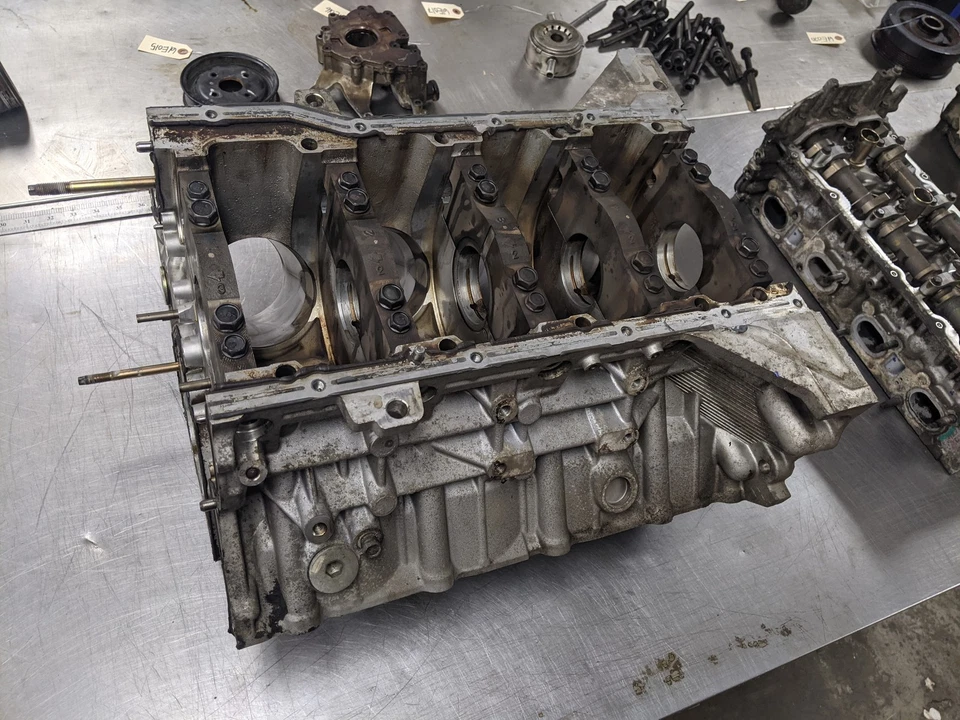 Engine Cylinder Block For 04-09 Nissan Titan  5.6 - Image 2 of 4