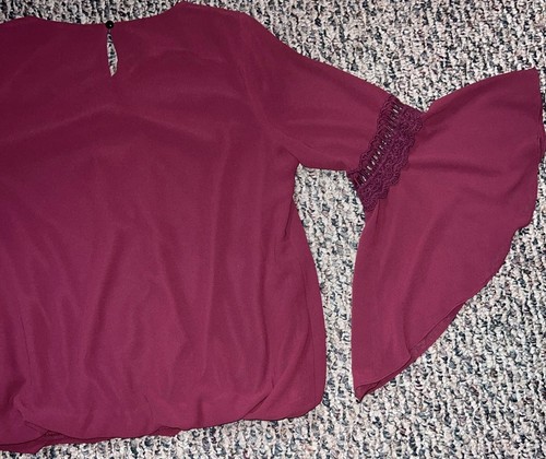 Camicetta donna Iz Byer media top pizzo accento manica 3/4 bordeaux ottimo stato! - Foto 13 di 18