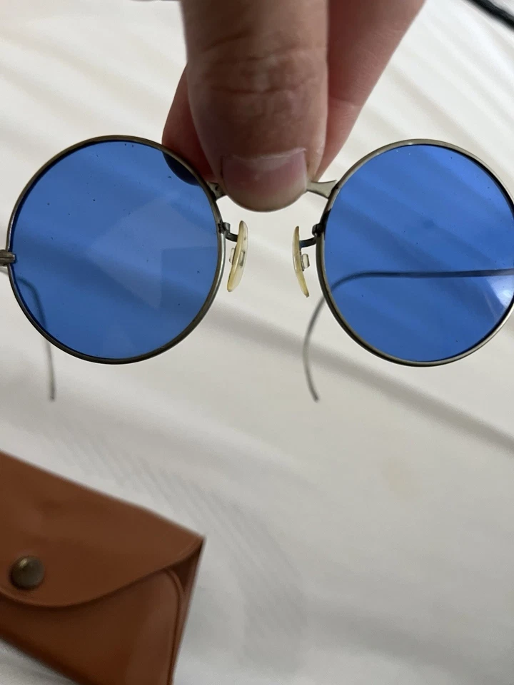 Gafas de sol redondas vintage hippie años 60 marco de metal, lente azul, estuche incluido Foto 2 de 4