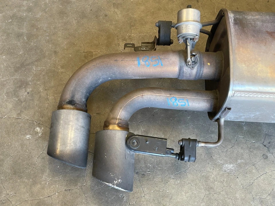 Silenciador de escape traseiro 17-22 Alfa Romeo Giulia Quadrifoglio com ponta 2.9L 1581 fabricante de equipamento original - Imagem 2 de 4