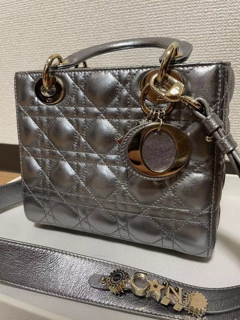 Lady Dior My ABCDior petit sac à bandoulière 2 voies cuir métallisé argent 20x17x8cm
