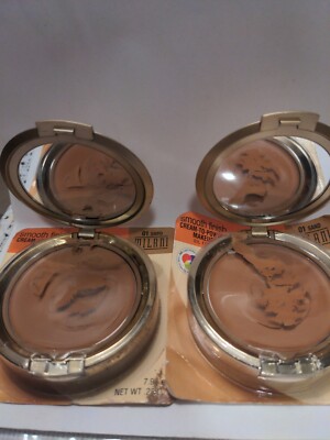 Milani Smooth Finish Cream to Powder #01 SAND ''damage'' pressed against plastic.