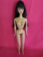 Anillo y pendientes Mattel asiáticos Barbie Kira ojos verdes flequillo 1966/1980 12 pulgadas.