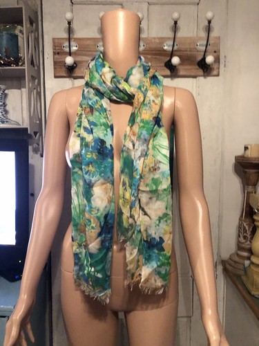 Woman’s Scarf Design By Lands End Measuring 24/72 Floral Print - Picture 6 of 10