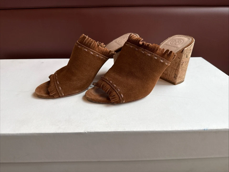 Sandalias Tory Burch de tacón ancho de gamuza para mujer talla 7,5 Foto 2 de 4