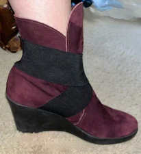 Plum ARCHE LN Nubuck Wedge Heel Elastic Wrap Ankle Booties Size 40 9.5