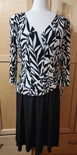 SCENE by Donna Ricco Black and White Leaf Design Ruched Sheath Dress- Size MED