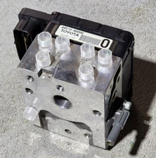 44510-48080 08-16 Toyota Highlander/RXH450 Hybrid ABS Brake Pump & Module OEM