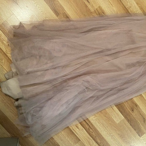 Monique Lhuillier / Vestido de Dama de honor de tul rosa 4 - Imagen 3 de 7
