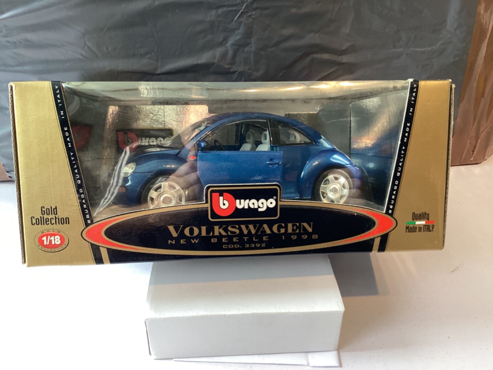 BURAGO DIECAST MODELS ""VOLKSWAGEN NEW BEETLE 1998"" IN BLUE 1/18TH SCALE COD.3392