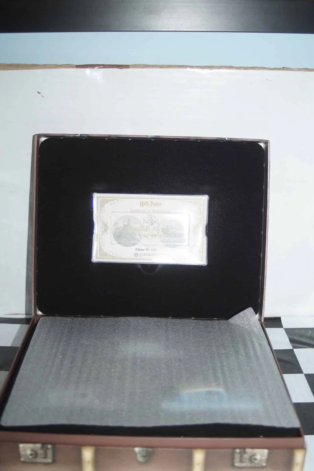 Corgi Harry Potter "Ron Weasley's Ford Anglia set" Ref HPT0434004 - Image 4 of 4