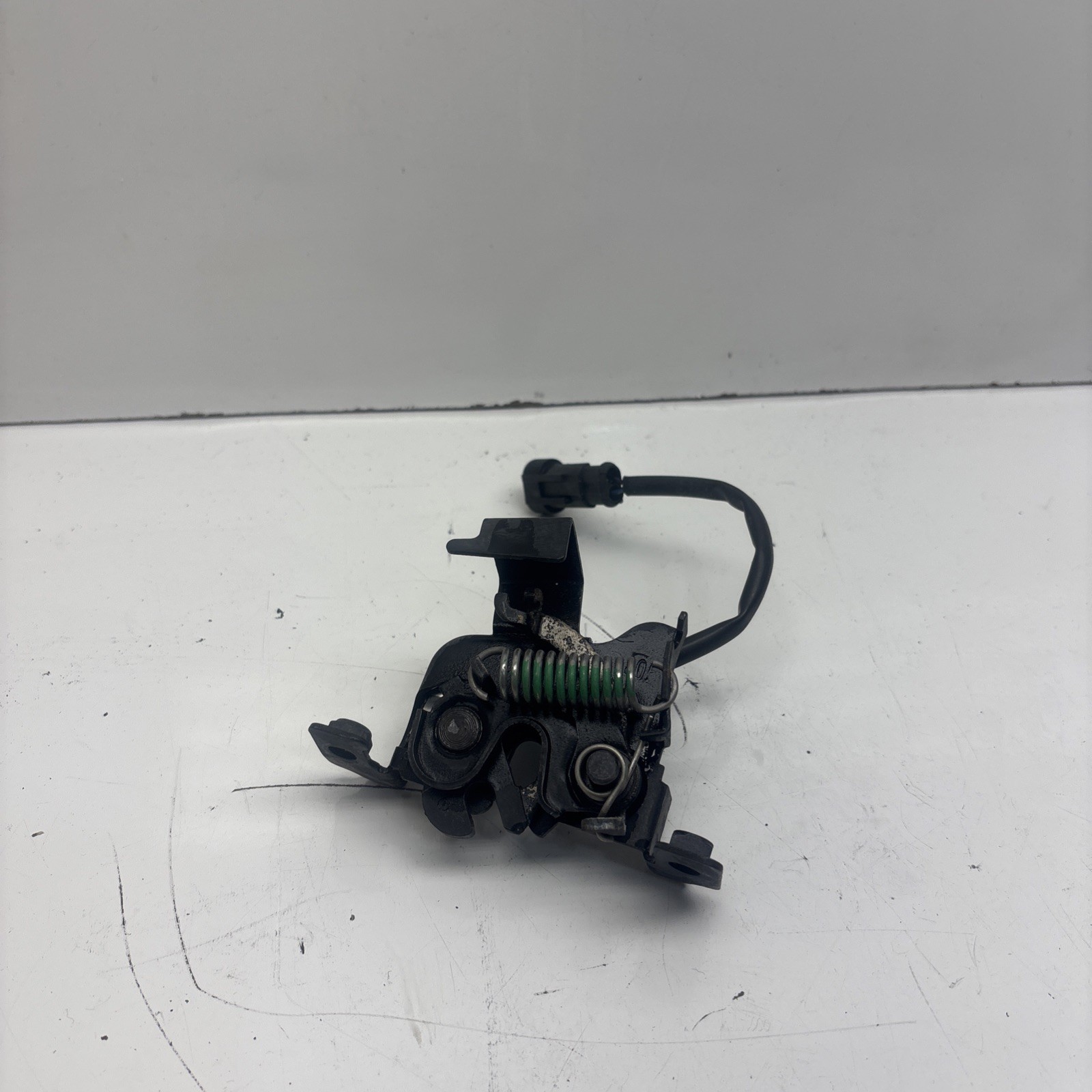 2014 - 2024 MASERATI GHIBLI FRONT LEFT SIDE HOOD BONNET LATCH LOCK ACTUATOR OEM