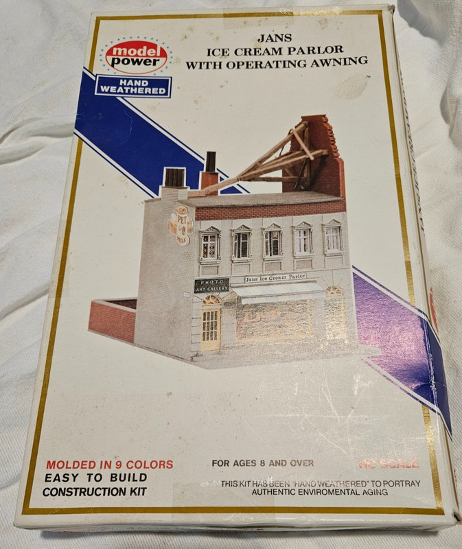 Model Power HO Scale Jan's Ice Cream Parlor Building Kit 475 open box