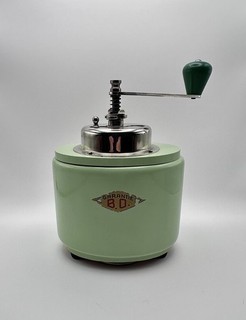 Vintage Retro CZECHOSLOVAKIA WOOD COFFEE GRINDER 1930/50'S B.O. Garantie Green