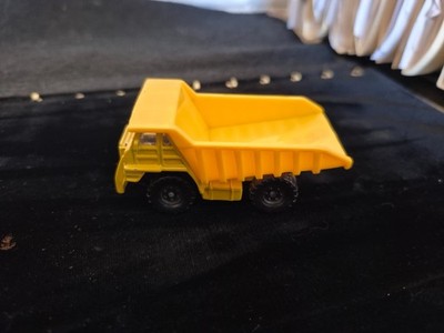MAISTO 1/76 environ - CAMION BENNE DE CHANTIER GROSSE CAPACITE