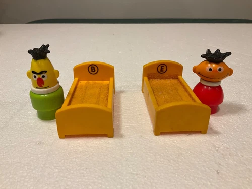 Vintage Fisher Price Little People Sesame Street Bert & Ernie Figures w/beds. #3