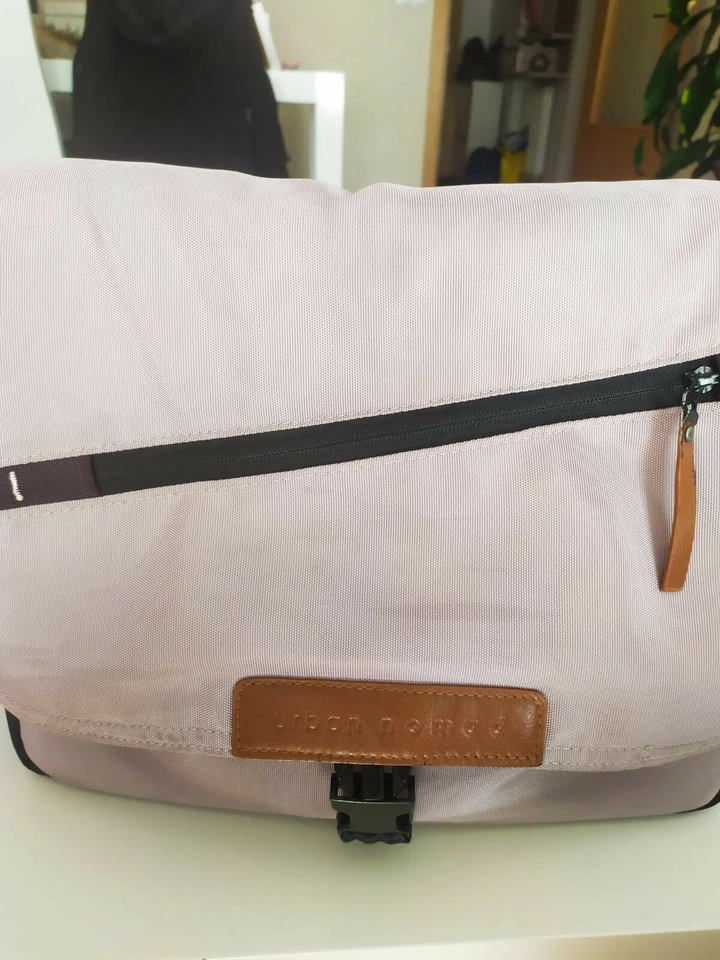 Bolso de carrito Mutsy Evo Original Marca Mutsy Varios departamentos Correa piel - Imagen 2 de 4