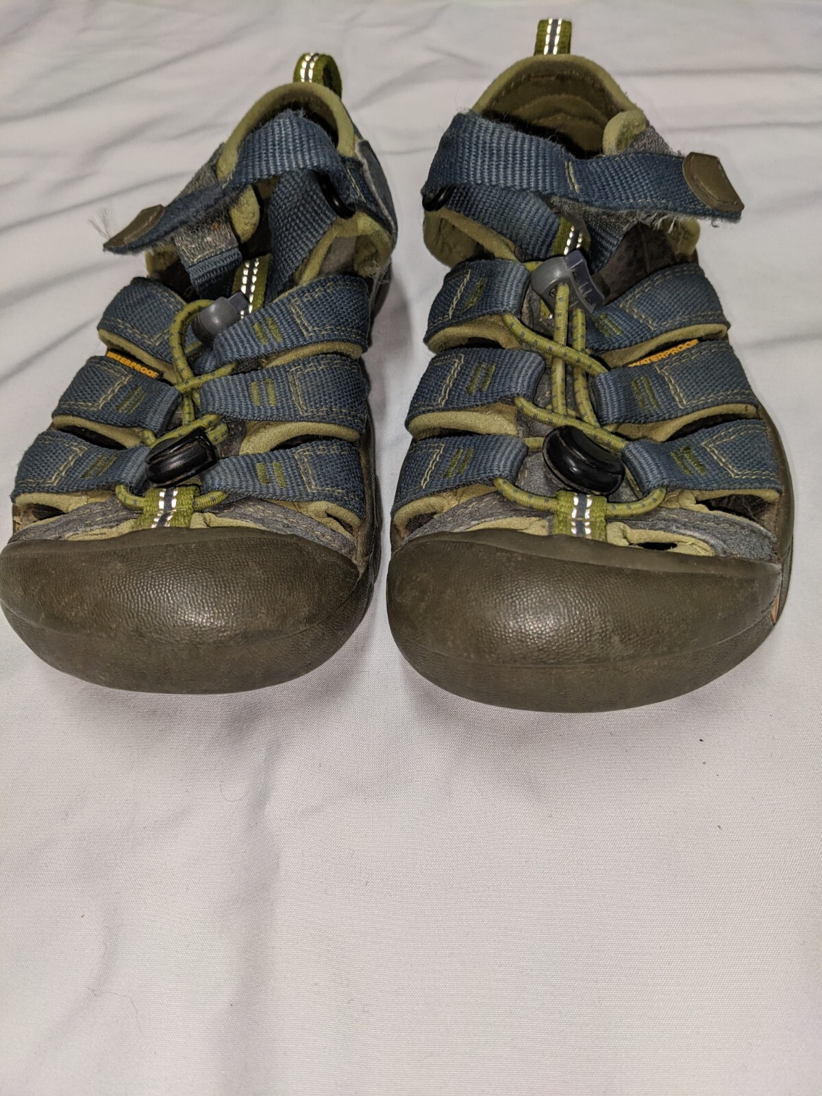 Girl's Keen Green and Blue Waterproof Slip On Water Hiking Shoes Tag Size 2