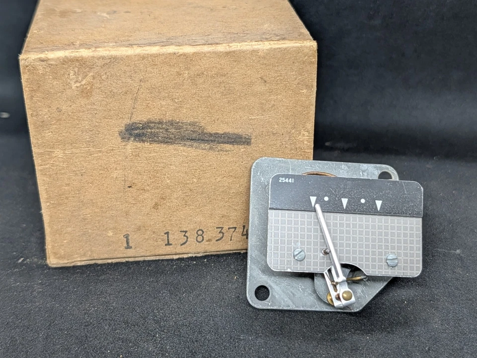 NOS 1951 1952 DODGE CORONET SIERRA WAYFARER OIL PRESSURE INDICATOR DASH GAUGE - Image 2 of 4