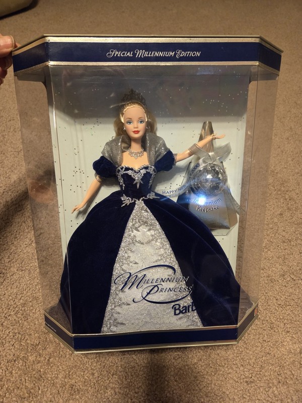 Millennium Princess Keepsake Barbie Doll 1999 - 2000 Mattel 24154 Mint