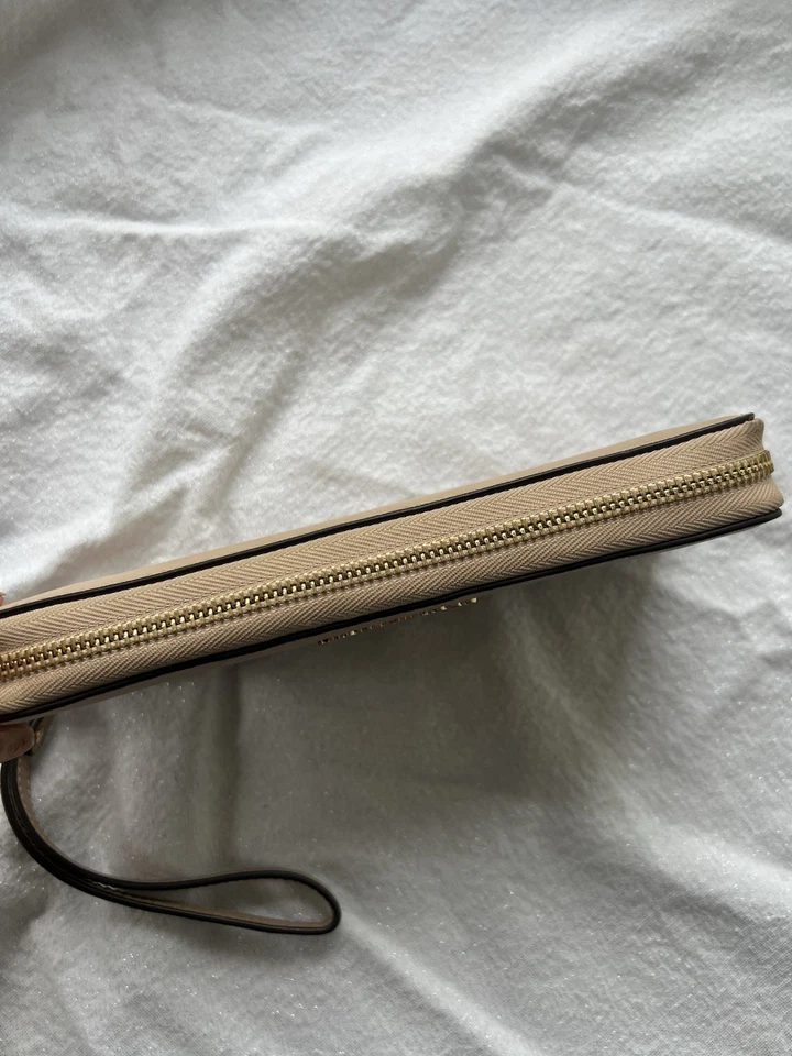 Cartera Muñequera MICHAEL KORS Logotipo y Cuero Saffiano Desnudo Cremallera Alrededor - Genuina Foto 3 de 4