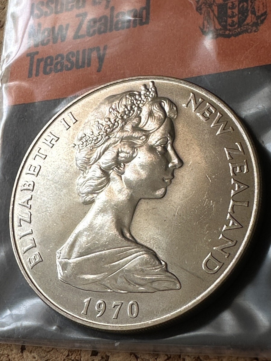 1970 NZ Mt. Cook $1 Dollar Souvenir Large Coin With Queen