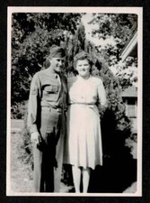 WW2 ERA SOLDIER w/WOMAN COUPLE UNIFORM OLD/VINTAGE PHOTO SNAPSHOT- E601
