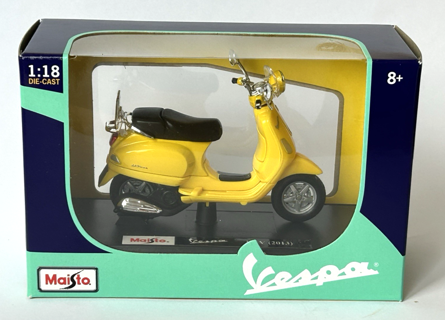 Vespa LXV (2013) Maisto 1/18 model scooter in yellow #39540 1:18