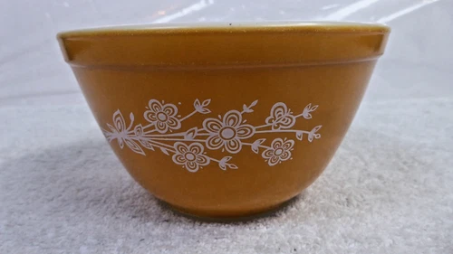 Vintage Pyrex Butterfly Flower Gold 1 ½ Pint #401 Mixing Nesting Bowl