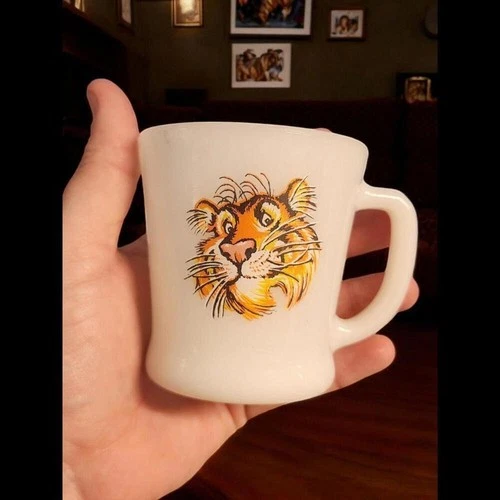 Vintage Anchor Hocking Fire King Milk Glass Milkglass Esso Exxon Tiger Mug