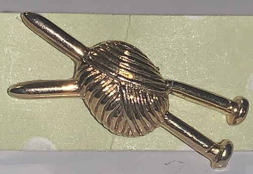 Vintage Crochet Knitting Needles & Yarn Lapel Pin Hat Crafting Gold Toned