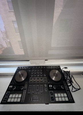 Native Instruments Traktor Kontrol S4 Mk3 Traktor DJ Controller
