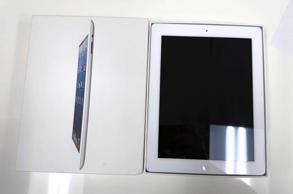 iPad 4 4th Gen WiFi Only 32GB 9.7” Display MD514LL/A Excellent Condition - Image 2 of 4
