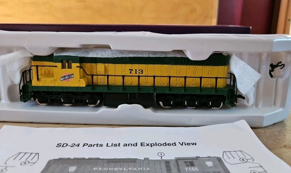 IHC Chicago & North Western 3809 HO EMD SD-24 Diesel Locomotive 713 NEW IN BOX - Image 2 of 4