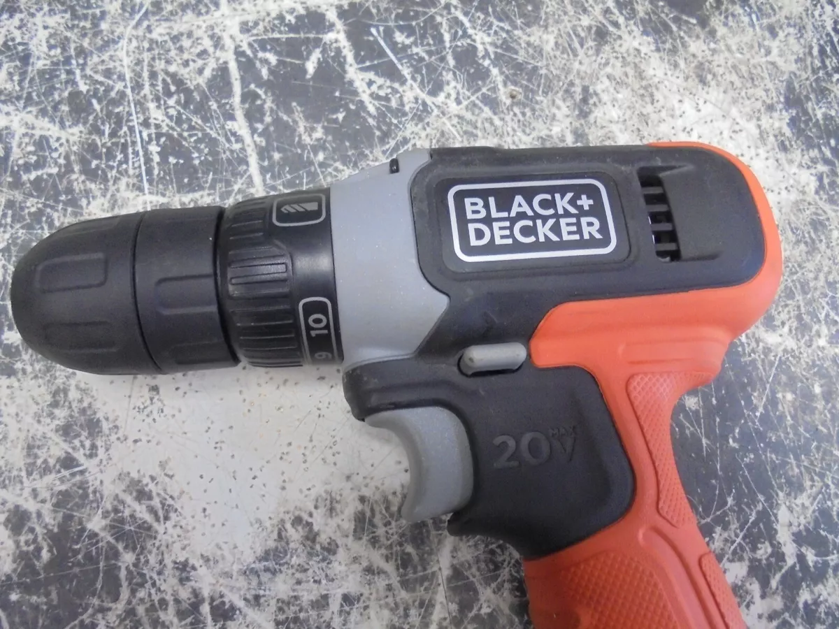 BLACK DECKER CORDLESS DRILL BCD702 LBXR20 NO CHARGER w