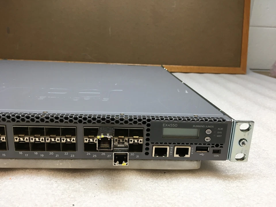 Juniper Networks EX4550-32F-DC-AFO 32-Port 1/10G Converged Switch w/Dual PSU - Image 3 of 4
