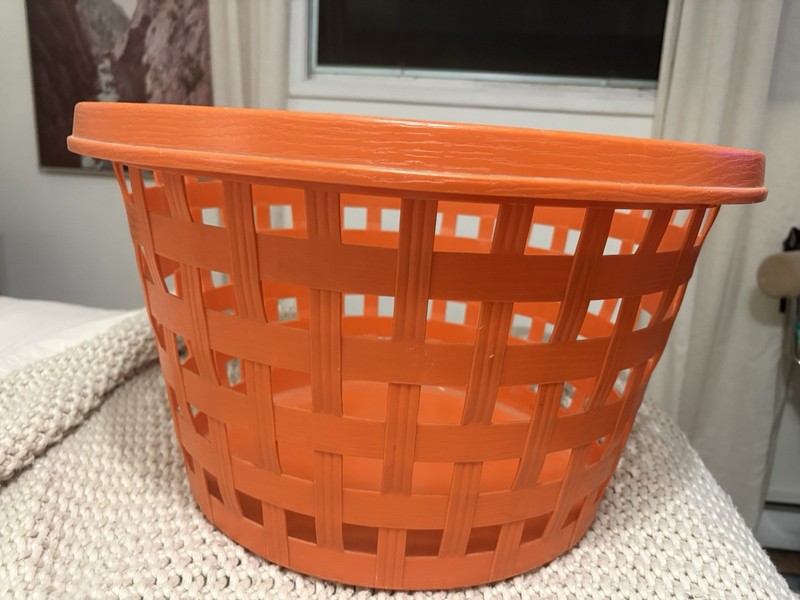 Vintage Rubbermaid Rough Neck Weave Heavy Duty Laundry Basket