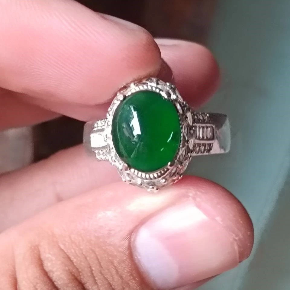 Piedra preciosa ovalada de jadeíta verde imperial tipo A Birmania natural 11,0x9,3x4,0 mm Foto 2 de 4