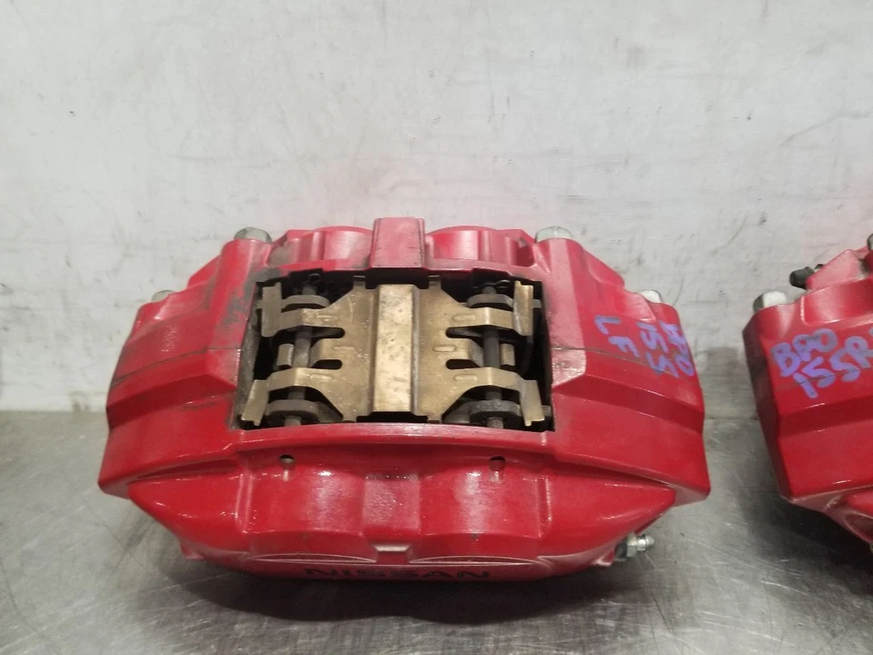 Juego de pinzas de freno delanteras y traseras rojas Nissan 370Z Nismo 19 2019 3,7 L rojo Foto 4 de 4