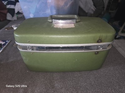 Samsonite Royal Traveller Medalist Hard Case With Tray  No Key - Green