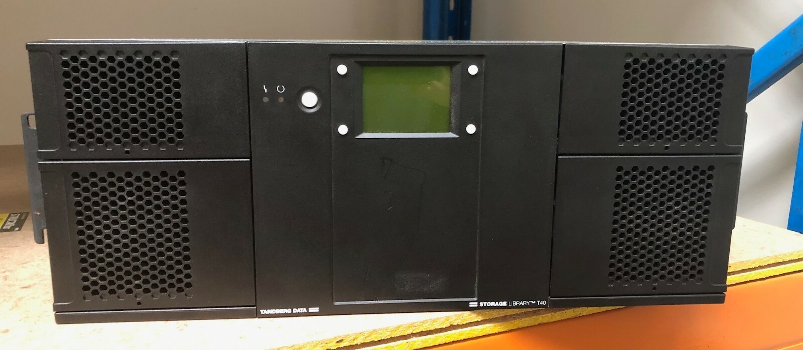 Tandberg Data StorageLibrary T40+ (2 x LTO6 Internal Drives FC, 40