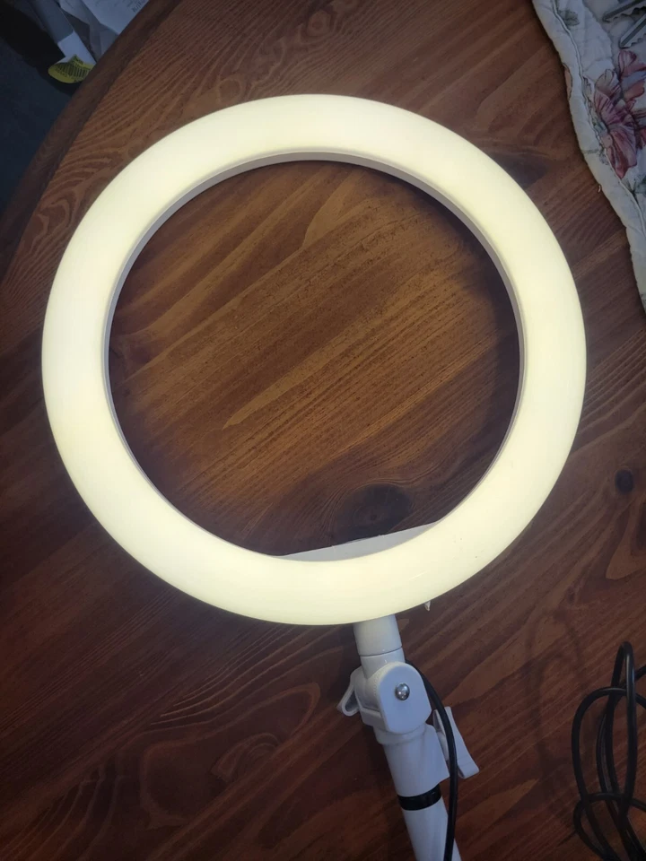 RING LIGHT WITH REMOTE CONTROL DIMMER AND 2 LIGHT COLORS. EXCELLENT WORKING COND - Image 2 of 4