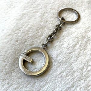 GUCCI, porte clés, breloque, LOGO, Italie, argent, OCCASION sans accessoires