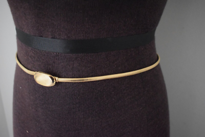 Vintage gold tone flex belt large oval crystal at center‎ of buckle Size 28 Vintage Gold Tone Oval Belt Buckle With Pinecone Center  main image 4