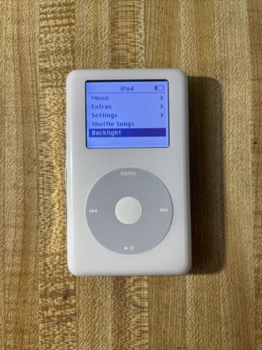 Apple iPod Classic 4th Generation - 20GB White - Photo 1/3
