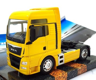 Welly 1/32 Scale 32650S-W - MAN TGX XXL Truck Tractor - Yellow