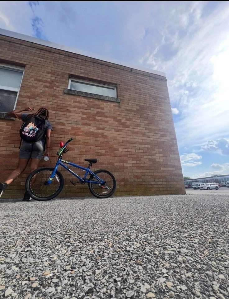 Gt mach one pro 24 bike, Blue And Yellow Design (willing to go lower on price ) - Image 4 of 4