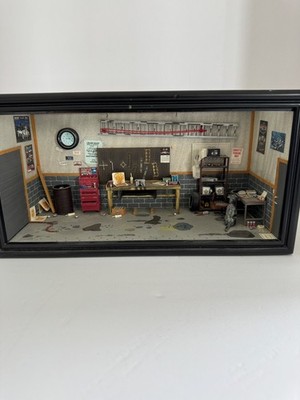 FRANKLIN MINT ''THE GARAGE'' DIORAMA 1:24