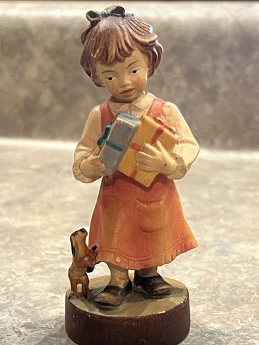 Vintage Dolfi Italy Girl Figurine w/Puppy And Gifts Hand Carved Signed - 第 4/12 張圖片