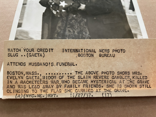 NEWS PHOTO 1937 Boston Mass Widow Evelyn Gaeta Mourning Grave Site Funeral #138 - Picture 3 of 5